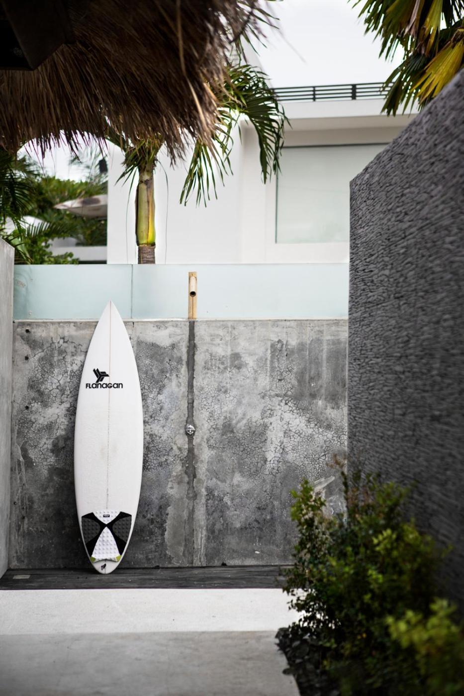 Surflodge Limasan Bali เกอโรโบกัน ภายนอก รูปภาพ